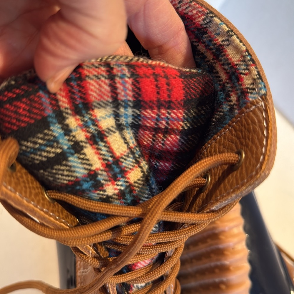 Sporto duck boots. Navy&Tan. Plaid lining. Size 9 NWT - Picture 6 of 7
